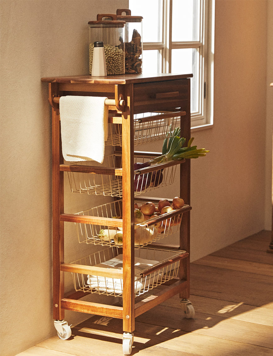 کمد چوبی بلند