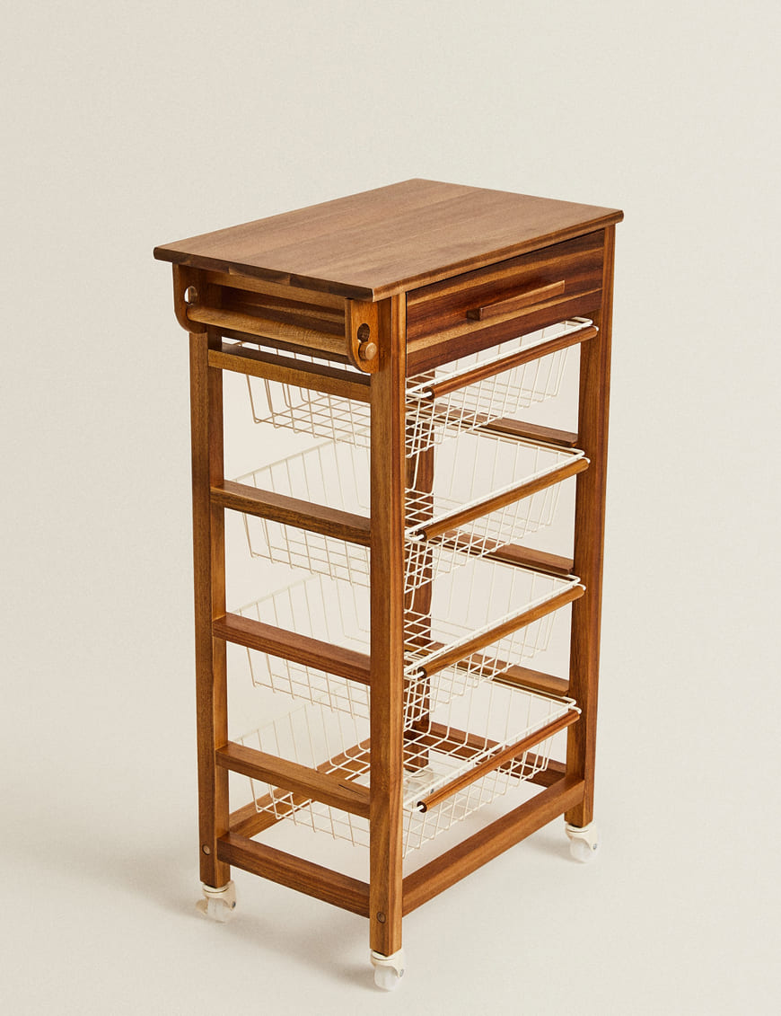 کمد چوبی بلند