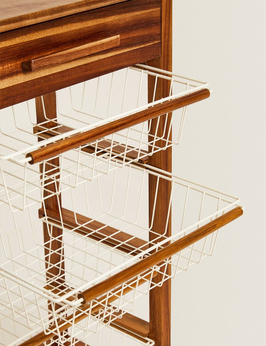 کمد چوبی بلند