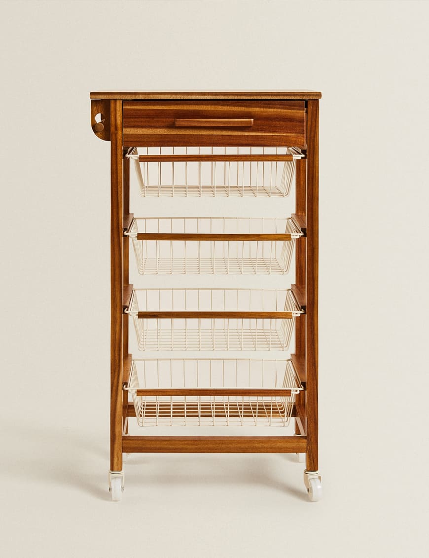 کمد چوبی بلند