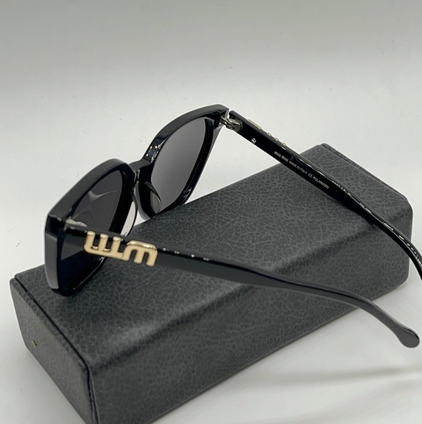 عینک miumiu