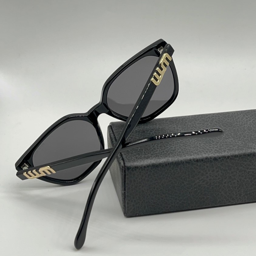 عینک miumiu
